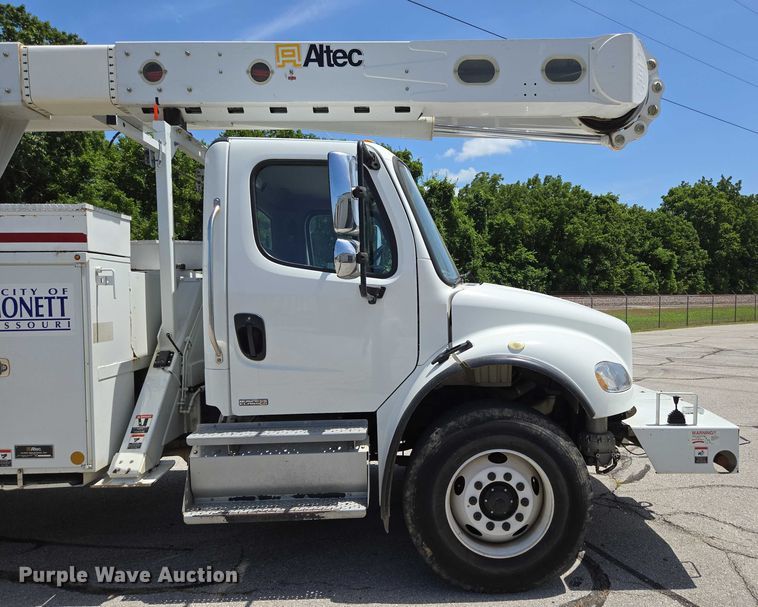 image for item ED2156 2011 Freightliner Business Class M2 bucket truck
