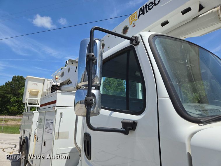 image for item ED2156 2011 Freightliner Business Class M2 bucket truck