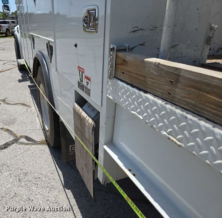 image for item ED2156 2011 Freightliner Business Class M2 bucket truck