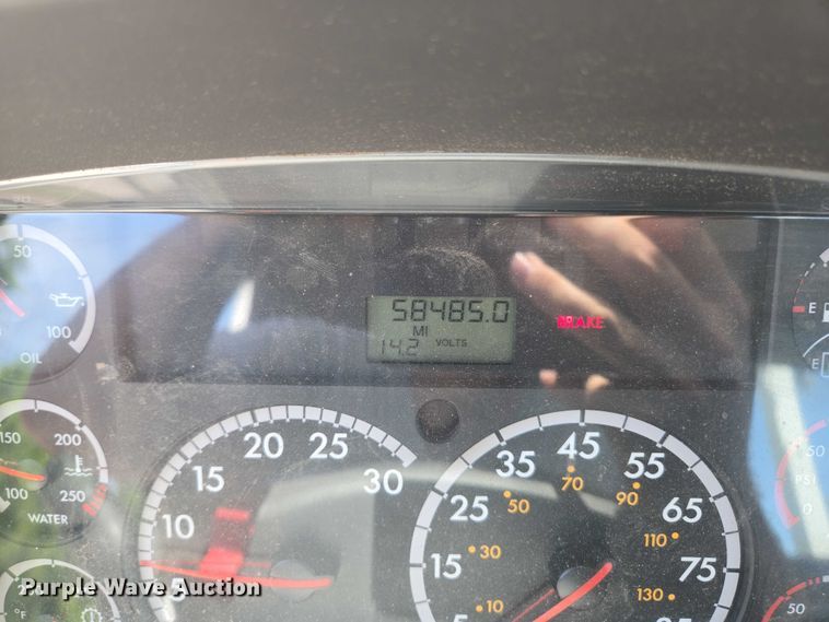 image for item ED2156 2011 Freightliner Business Class M2 bucket truck