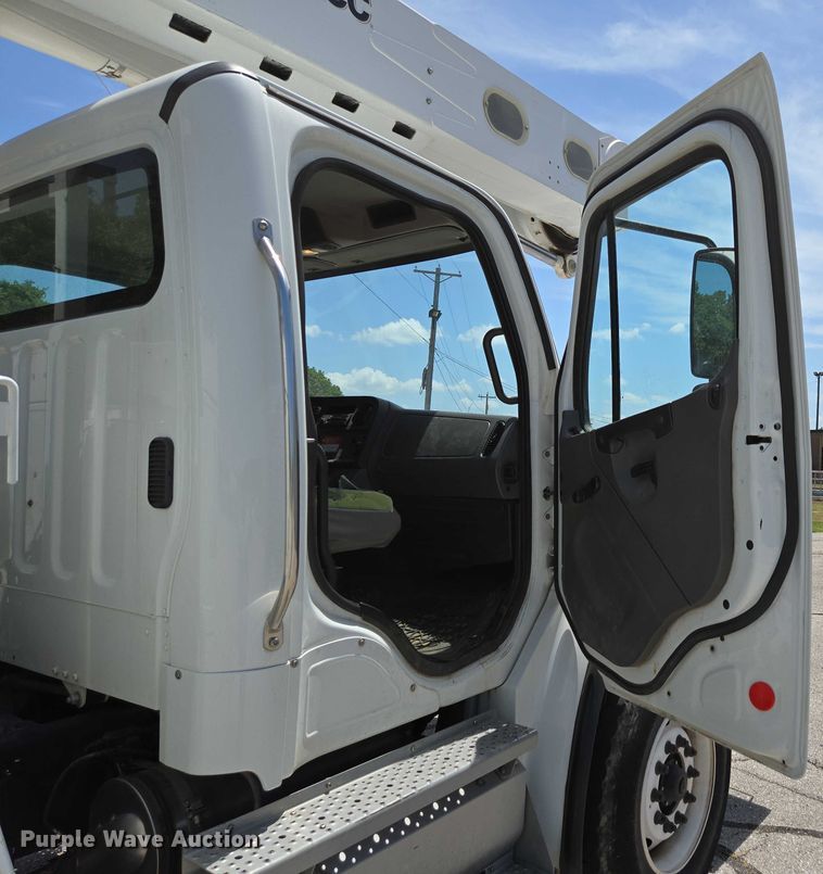 image for item ED2156 2011 Freightliner Business Class M2 bucket truck