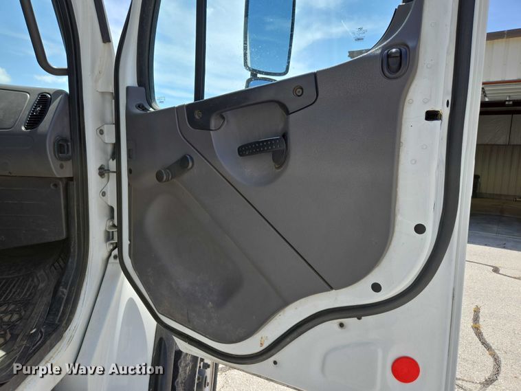 image for item ED2156 2011 Freightliner Business Class M2 bucket truck