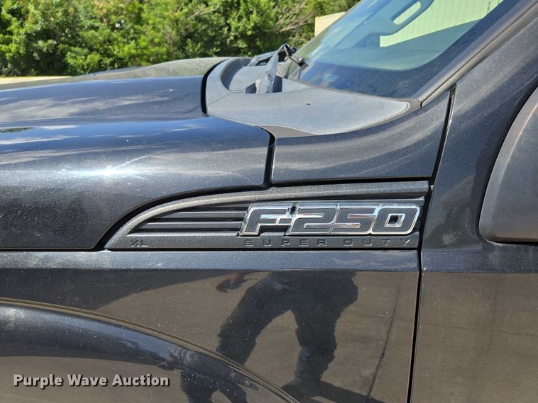 image for item ED2161 2011 Ford F250 Super Duty XL animal control pickup truck