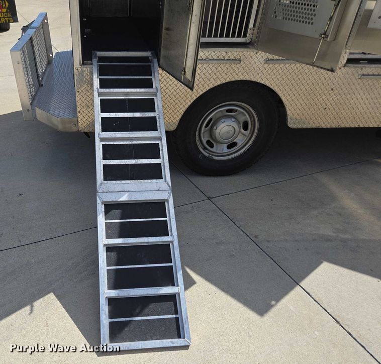 image for item ED2161 2011 Ford F250 Super Duty XL animal control pickup truck