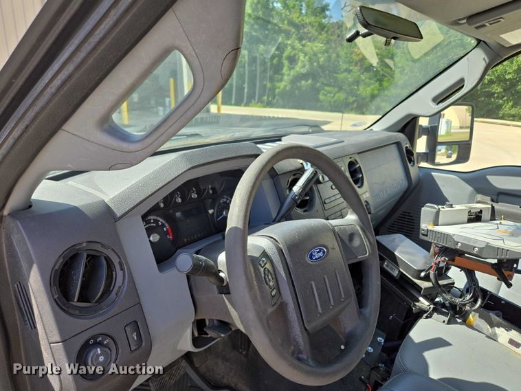 image for item ED2161 2011 Ford F250 Super Duty XL animal control pickup truck