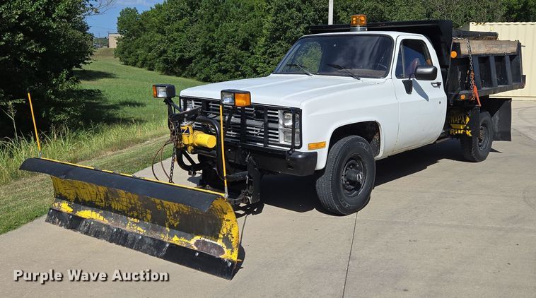 image for item ED2163 1984 Chevrolet D30 dump bed pickup truck