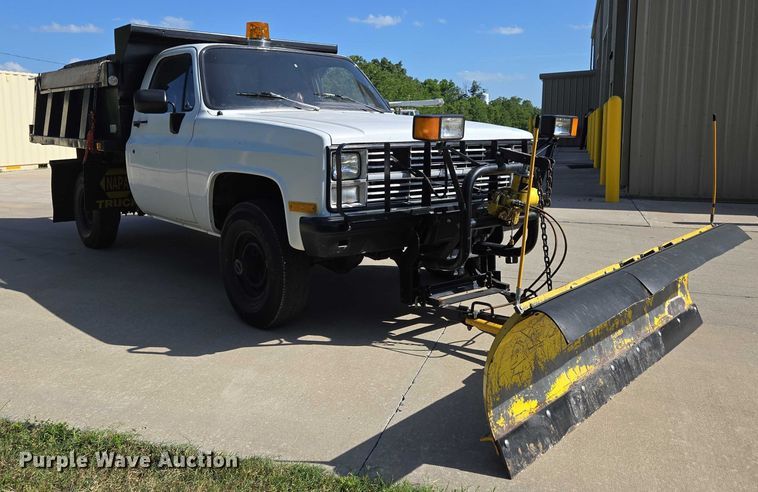 image for item ED2163 1984 Chevrolet D30 dump bed pickup truck