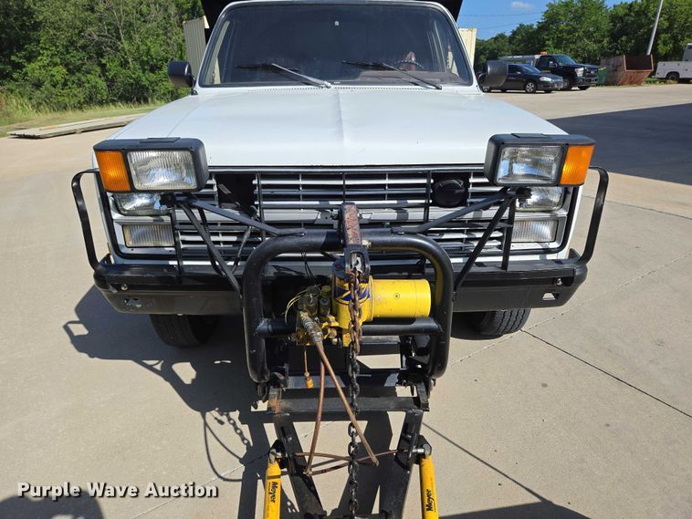 image for item ED2163 1984 Chevrolet D30 dump bed pickup truck