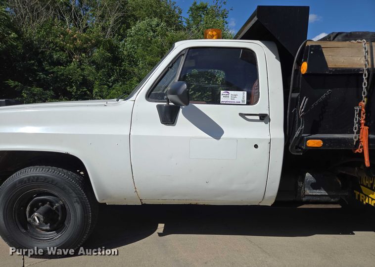 image for item ED2163 1984 Chevrolet D30 dump bed pickup truck