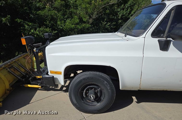 image for item ED2163 1984 Chevrolet D30 dump bed pickup truck