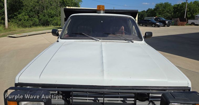 image for item ED2163 1984 Chevrolet D30 dump bed pickup truck