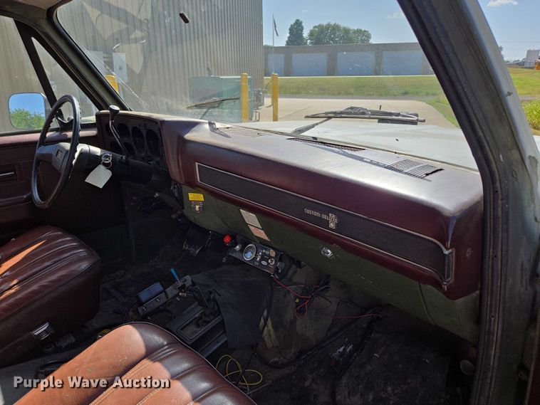 image for item ED2163 1984 Chevrolet D30 dump bed pickup truck