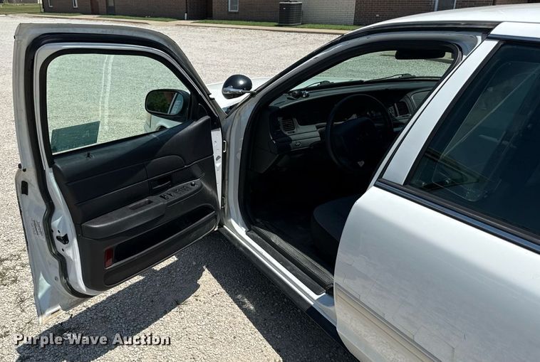 image for item ED4330 2011 Ford Crown Victoria Police Interceptor 