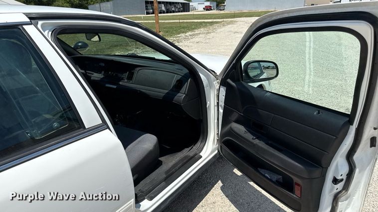 image for item ED4330 2011 Ford Crown Victoria Police Interceptor 