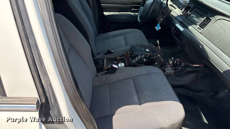 image for item ED4330 2011 Ford Crown Victoria Police Interceptor 