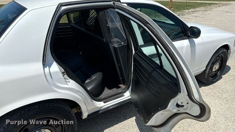 image for item ED4330 2011 Ford Crown Victoria Police Interceptor 