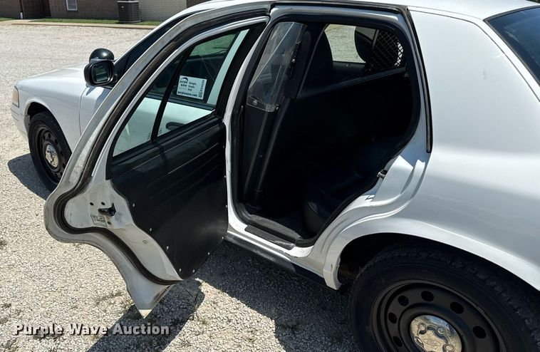 image for item ED4330 2011 Ford Crown Victoria Police Interceptor 