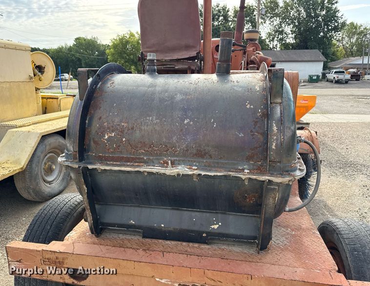 image for item ED4368 1980 Broce T10 broom