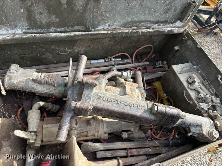 image for item ED4369 1974 Davey Air compressor