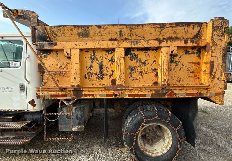 image for item ED4371 1994 International 4900 dump truck