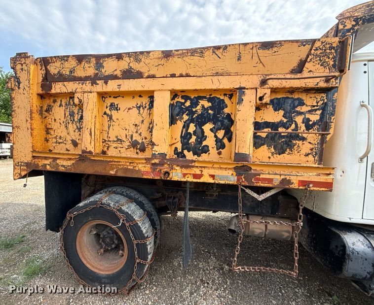 image for item ED4371 1994 International 4900 dump truck