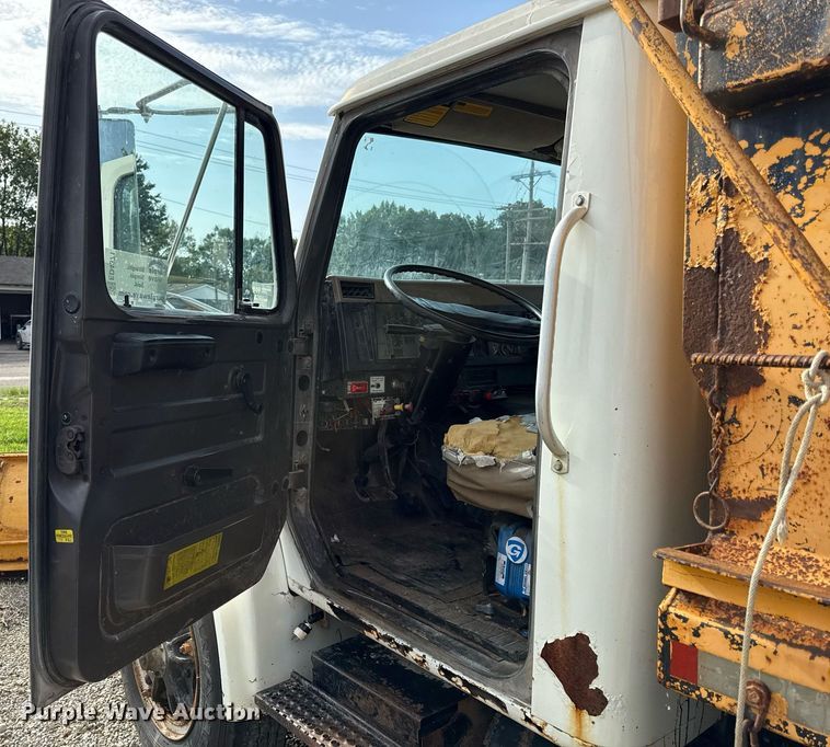 image for item ED4371 1994 International 4900 dump truck