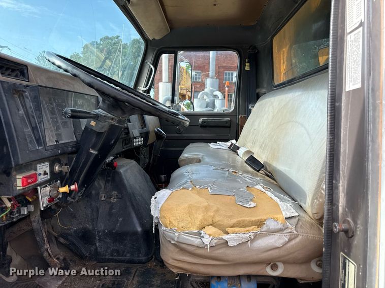 image for item ED4371 1994 International 4900 dump truck