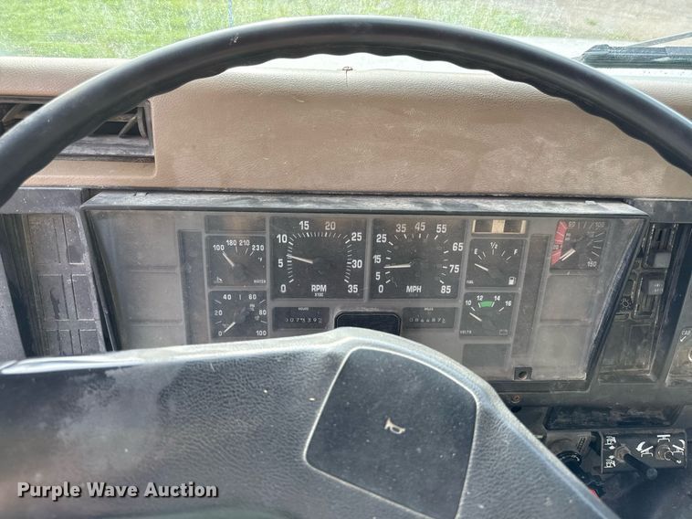 image for item ED4371 1994 International 4900 dump truck