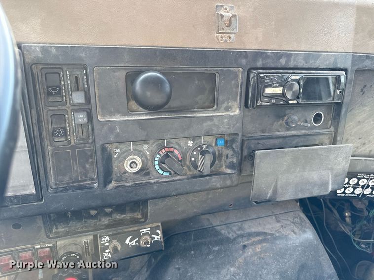 image for item ED4371 1994 International 4900 dump truck