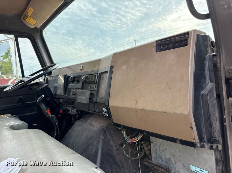 image for item ED4371 1994 International 4900 dump truck