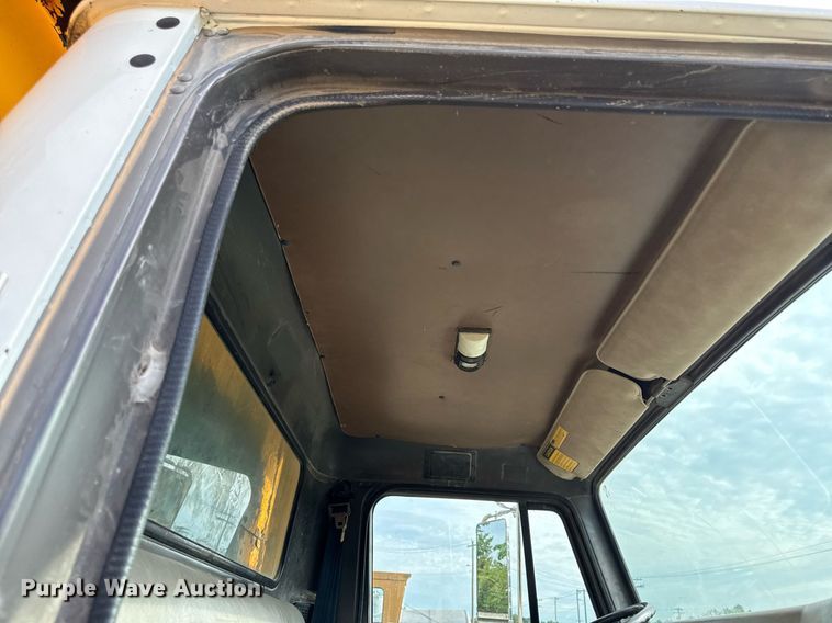 image for item ED4371 1994 International 4900 dump truck