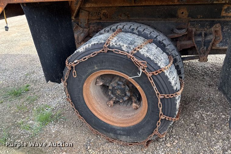 image for item ED4371 1994 International 4900 dump truck