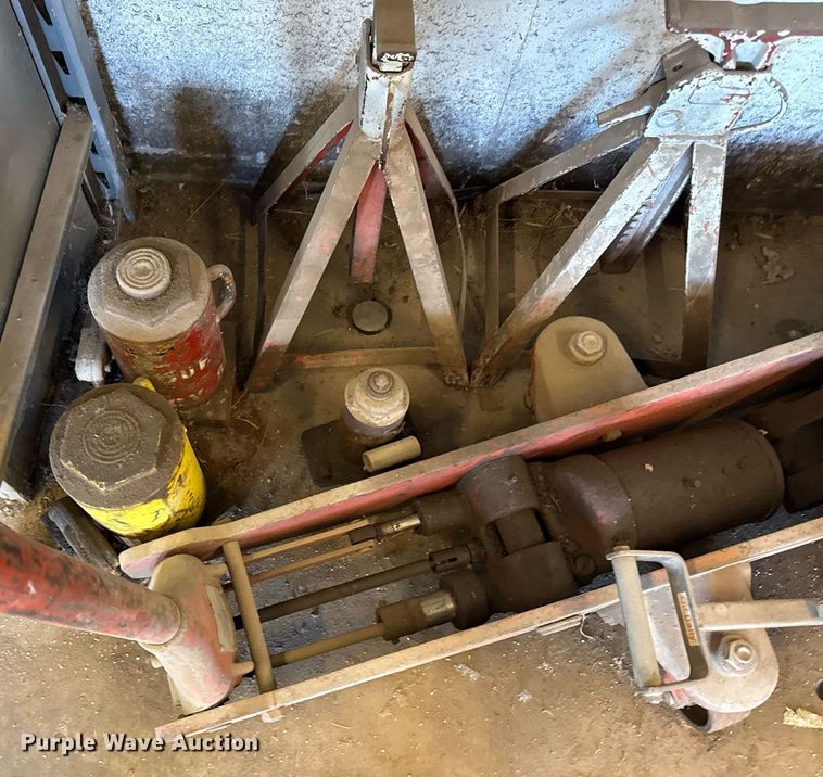 image for item ED4374 Floor jacks 