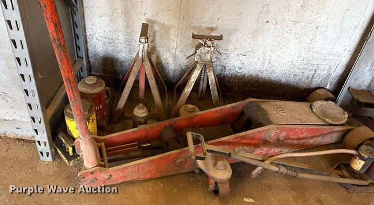 image for item ED4374 Floor jacks 