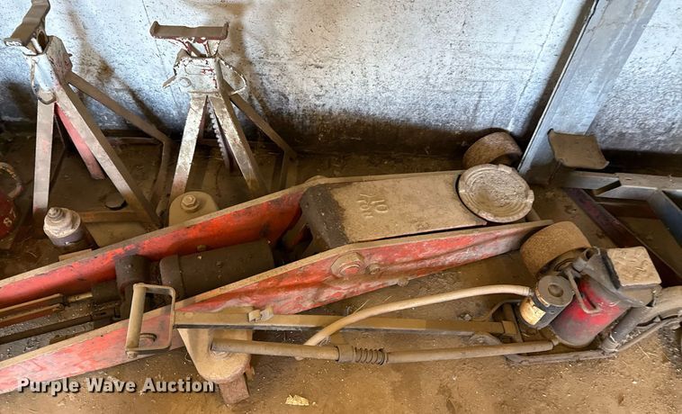 image for item ED4374 Floor jacks 