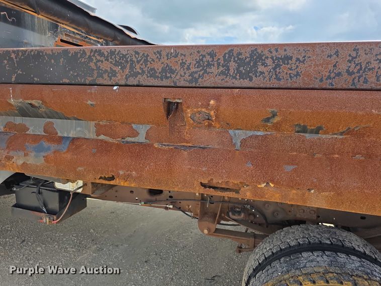 image for item EF3608 2011 Ford F550 XL Super Duty dump truck