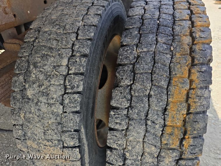 image for item EF3608 2011 Ford F550 XL Super Duty dump truck