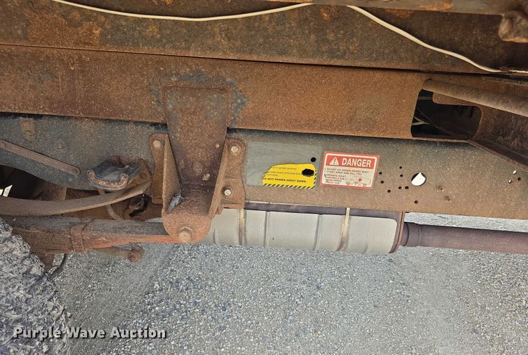 image for item EF3609 2010 Ford F550 XL Super Duty dump truck