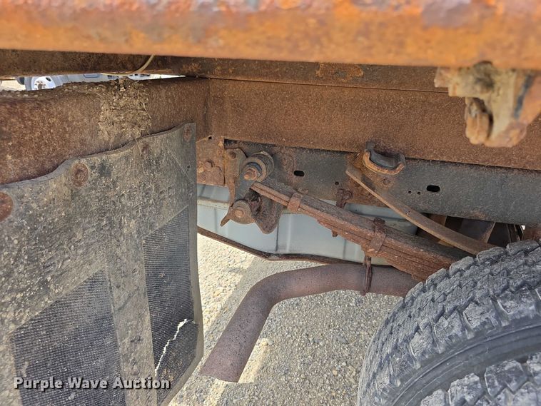 image for item EF3609 2010 Ford F550 XL Super Duty dump truck