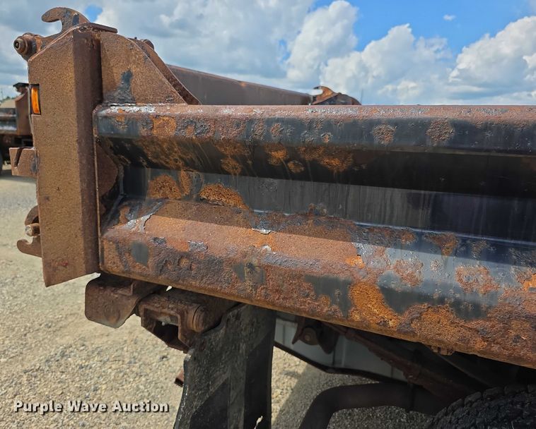 image for item EF3609 2010 Ford F550 XL Super Duty dump truck