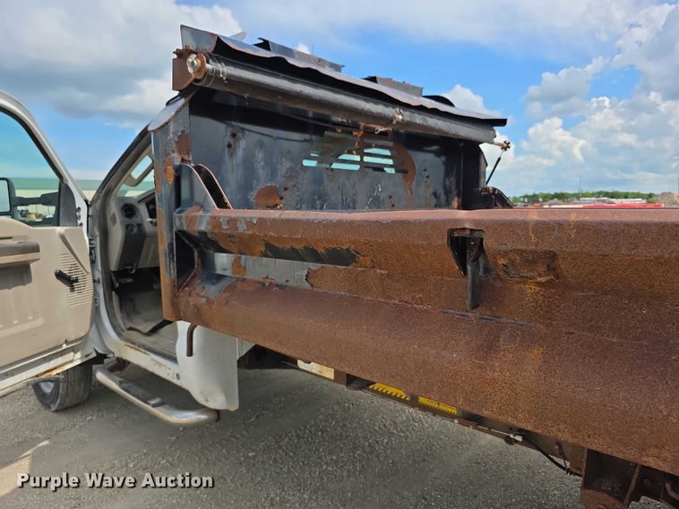 image for item EF3609 2010 Ford F550 XL Super Duty dump truck