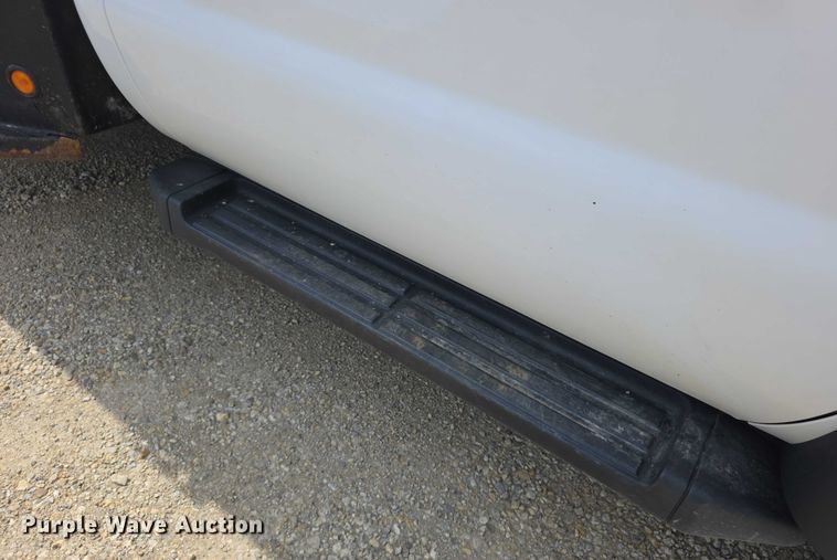 image for item EF3611 2013 Ford  F550 XL Super Duty flatbed truck