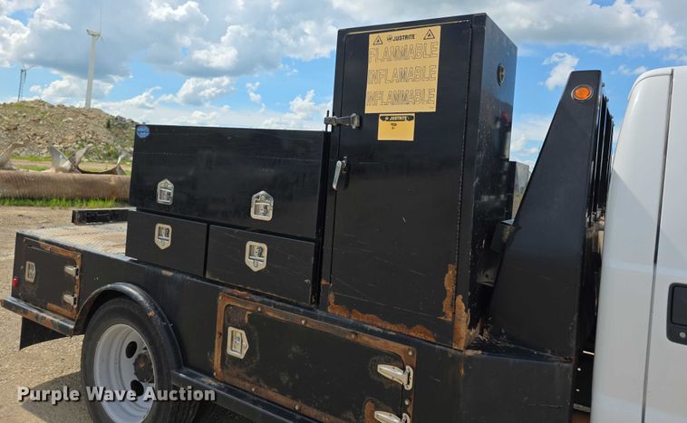 image for item EF3611 2013 Ford  F550 XL Super Duty flatbed truck