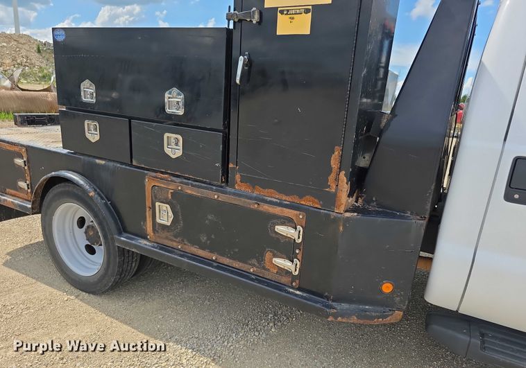 image for item EF3611 2013 Ford  F550 XL Super Duty flatbed truck