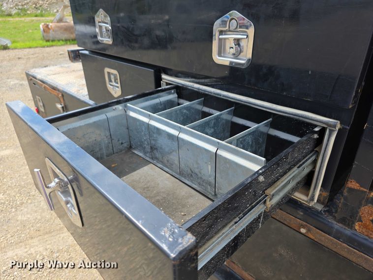 image for item EF3611 2013 Ford  F550 XL Super Duty flatbed truck