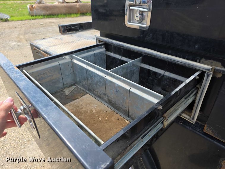 image for item EF3611 2013 Ford  F550 XL Super Duty flatbed truck