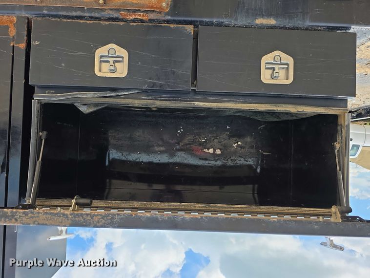 image for item EF3611 2013 Ford  F550 XL Super Duty flatbed truck