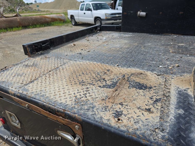 image for item EF3611 2013 Ford  F550 XL Super Duty flatbed truck