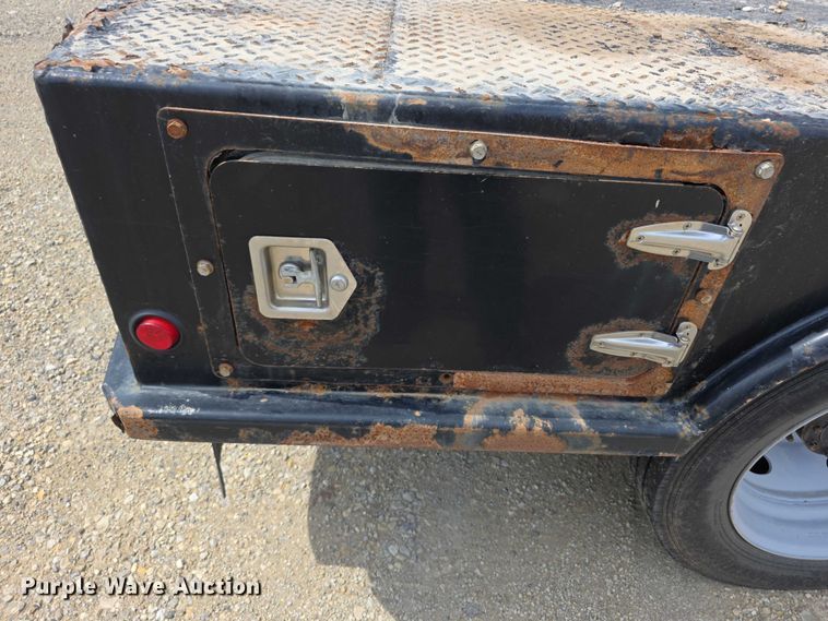 image for item EF3611 2013 Ford  F550 XL Super Duty flatbed truck