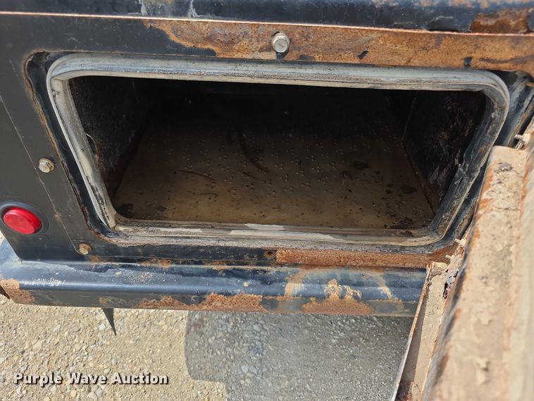 image for item EF3611 2013 Ford  F550 XL Super Duty flatbed truck